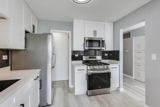 609 Hanover Court X-1, Schaumburg, IL 60194