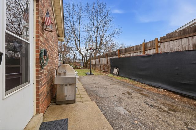 1708 Knoxville Court, Lexington, KY 40505