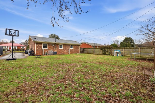 1708 Knoxville Court, Lexington, KY 40505