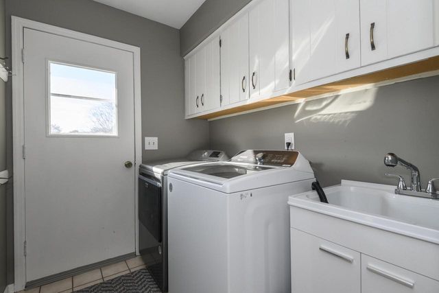 2811 Comanche COURT S, Waukesha, WI 53188