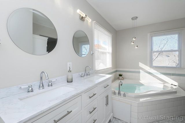 2811 Comanche COURT S, Waukesha, WI 53188