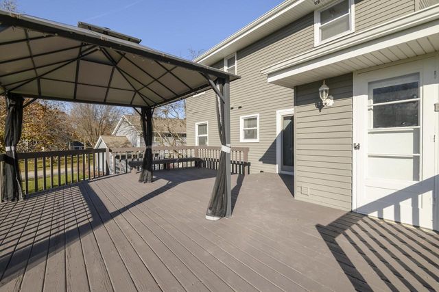 2811 Comanche COURT S, Waukesha, WI 53188