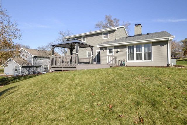 2811 Comanche COURT S, Waukesha, WI 53188