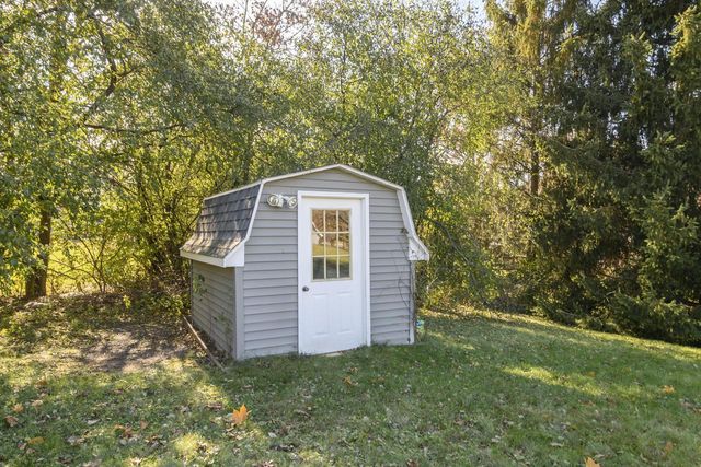 2811 Comanche COURT S, Waukesha, WI 53188