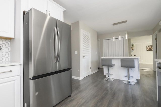 2811 Comanche COURT S, Waukesha, WI 53188