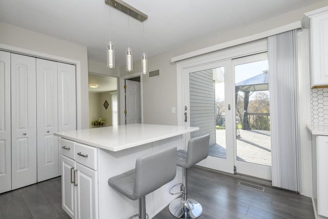 2811 Comanche COURT S, Waukesha, WI 53188