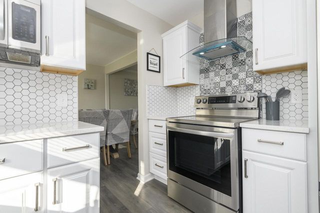 2811 Comanche COURT S, Waukesha, WI 53188