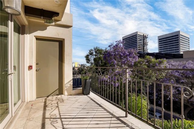 1644 S Bentley Avenue 401, Los Angeles, CA 90025