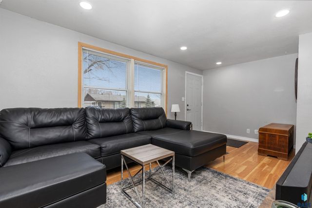 1705 E Spruce St Street, Sioux Falls, SD 57103