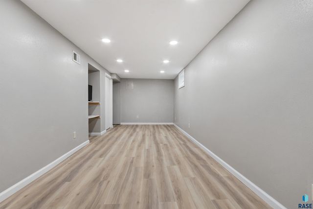 1705 E Spruce St Street, Sioux Falls, SD 57103