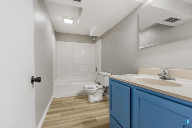 1705 E Spruce St Street, Sioux Falls, SD 57103