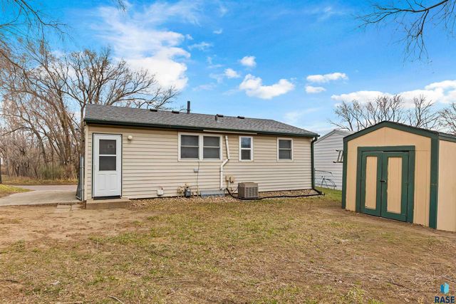 1705 E Spruce St Street, Sioux Falls, SD 57103