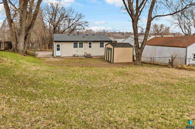 1705 E Spruce St Street, Sioux Falls, SD 57103