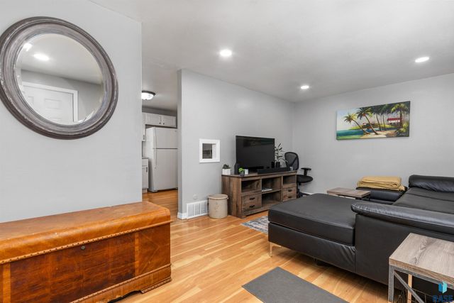 1705 E Spruce St Street, Sioux Falls, SD 57103