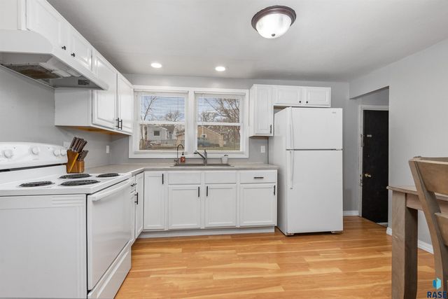 1705 E Spruce St Street, Sioux Falls, SD 57103