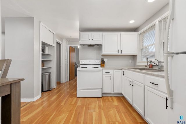 1705 E Spruce St Street, Sioux Falls, SD 57103