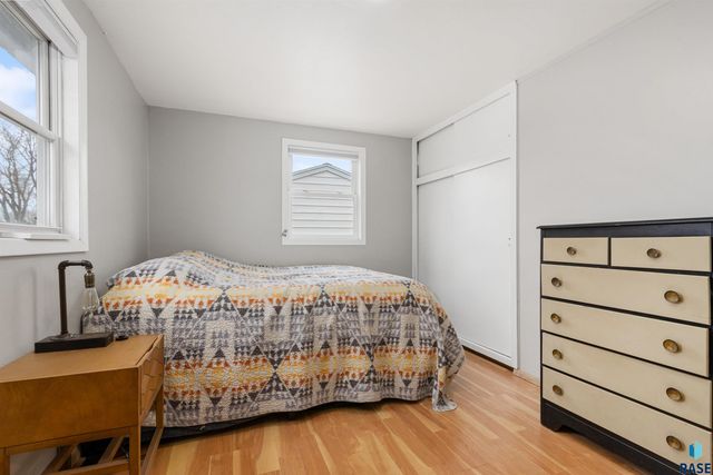 1705 E Spruce St Street, Sioux Falls, SD 57103