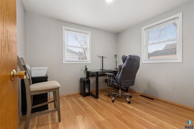 1705 E Spruce St Street, Sioux Falls, SD 57103