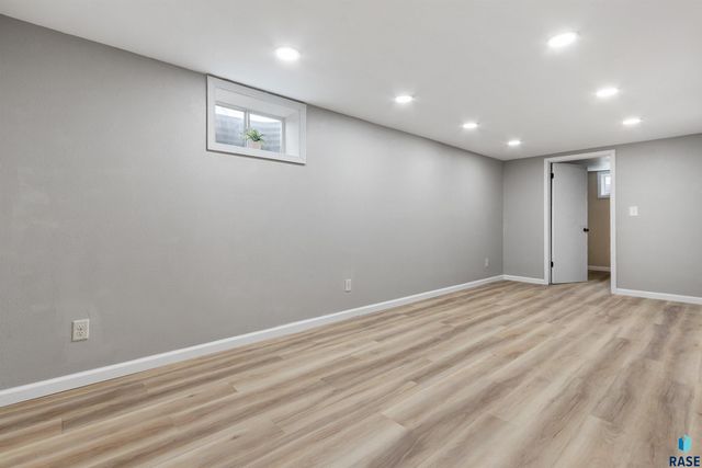 1705 E Spruce St Street, Sioux Falls, SD 57103