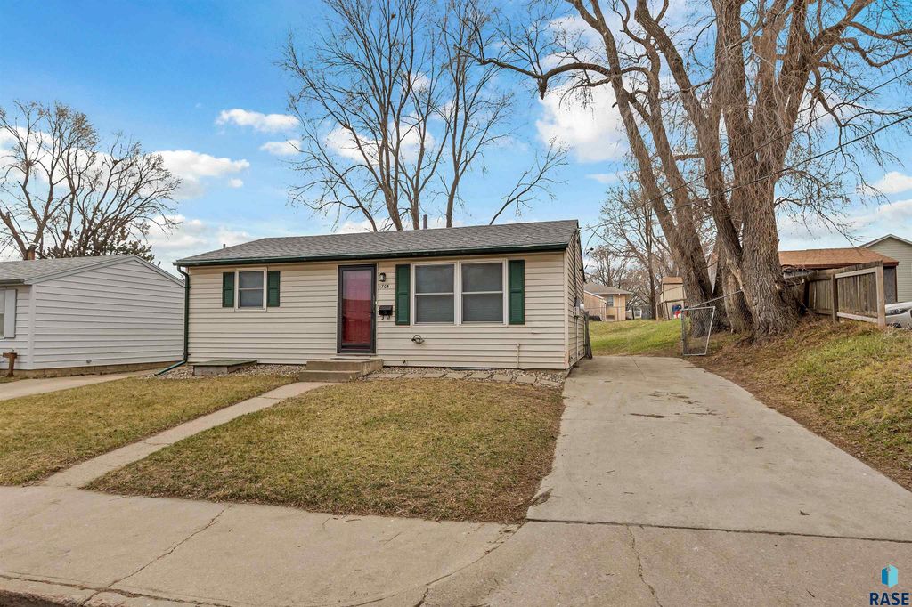 1705 E Spruce St Street, Sioux Falls, SD 57103
