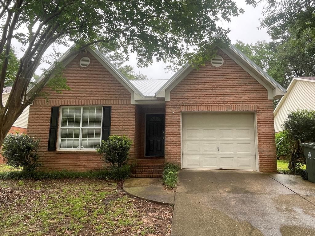 1311 Baywood Rd., Dothan, AL 36305