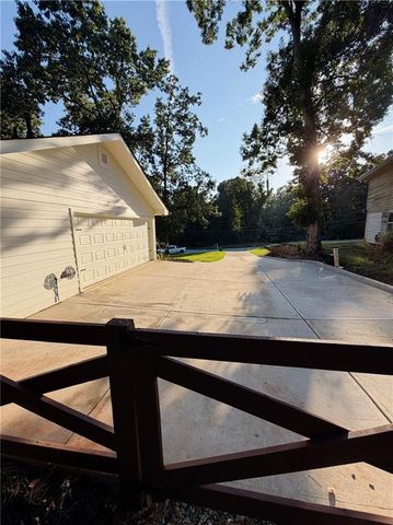 1738 Sandy Court, Snellville, GA 30078