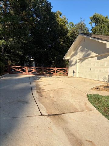 1738 Sandy Court, Snellville, GA 30078