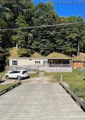 5137 Aarons Fork Road, Elkview, WV 25071