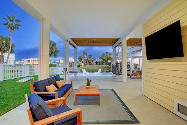 16515 Nassau Way, Jamaica Beach, TX 77554