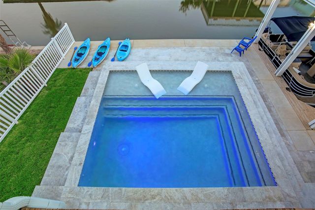 16515 Nassau Way, Jamaica Beach, TX 77554
