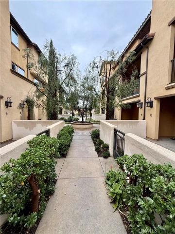 1570 W 1st Street, Santa Ana, CA 92703