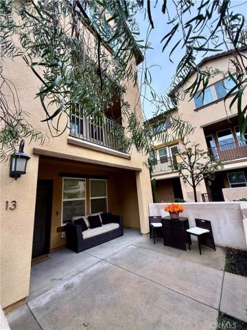 1570 W 1st Street, Santa Ana, CA 92703