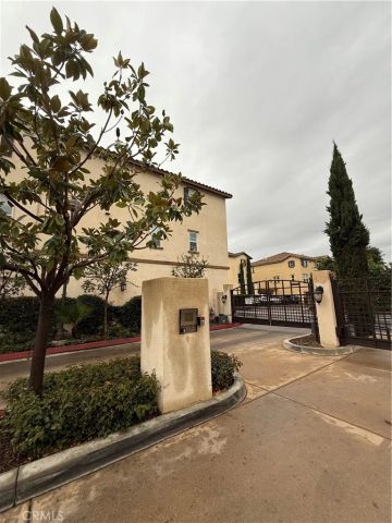 1570 W 1st Street, Santa Ana, CA 92703