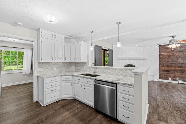 2033 Ridgeview Rd., Salina, KS 67401