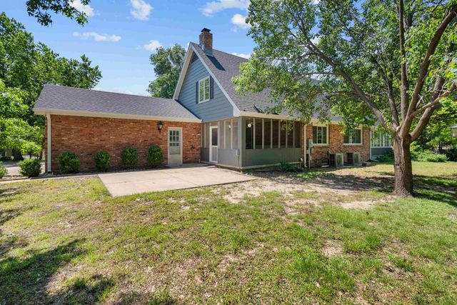 2033 Ridgeview Rd., Salina, KS 67401