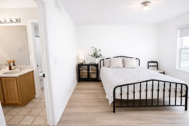 87 S Savannah Parkway, Round Lake, IL 60073