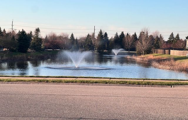 87 S Savannah Parkway, Round Lake, IL 60073