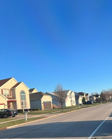 87 S Savannah Parkway, Round Lake, IL 60073