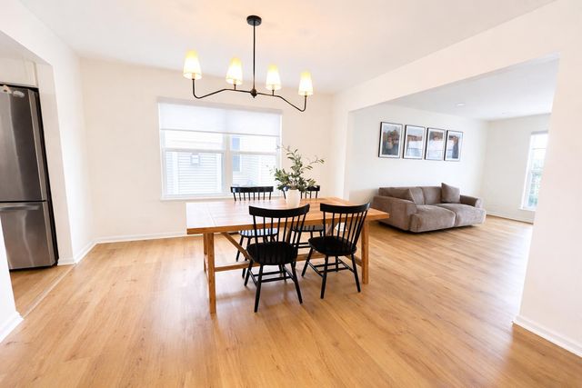 87 S Savannah Parkway, Round Lake, IL 60073