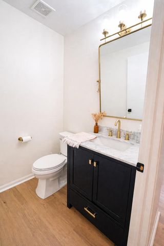 87 S Savannah Parkway, Round Lake, IL 60073