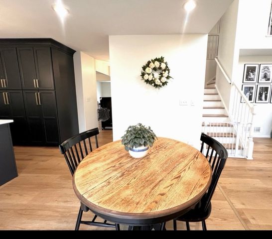 87 S Savannah Parkway, Round Lake, IL 60073