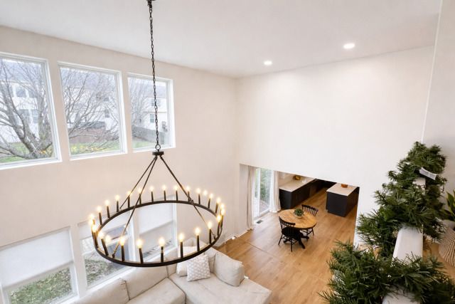 87 S Savannah Parkway, Round Lake, IL 60073