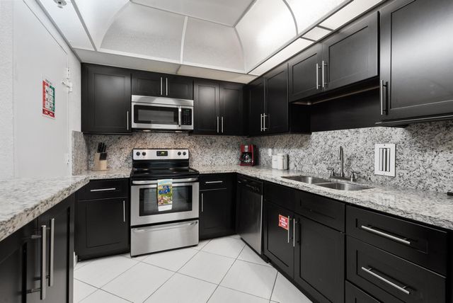 4001 S Ocean Dr 14D, Hollywood, FL 33019