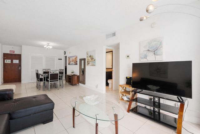 4001 S Ocean Dr 14D, Hollywood, FL 33019