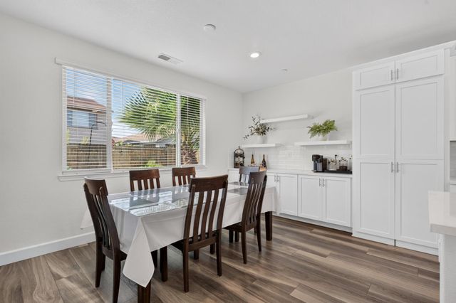 2145 Somers St, Roseville, CA 95747