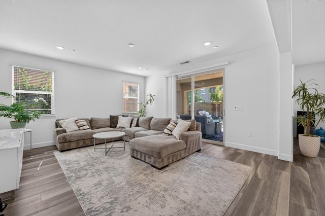 2145 Somers St, Roseville, CA 95747