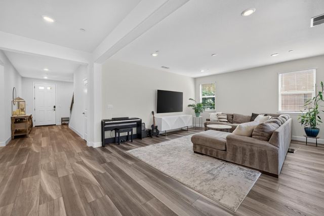 2145 Somers St, Roseville, CA 95747