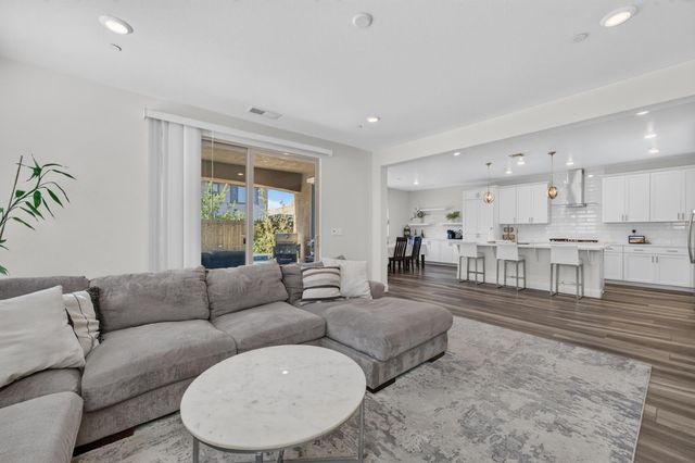 2145 Somers St, Roseville, CA 95747