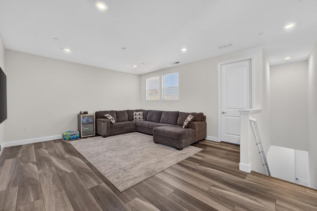 2145 Somers St, Roseville, CA 95747