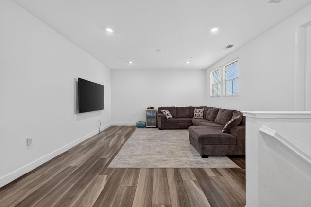 2145 Somers St, Roseville, CA 95747